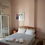 מלון דירות Musses House 4*