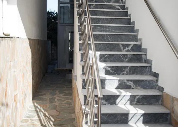 Musses House מלון דירות Vrasná